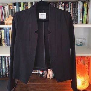 Black Ponte-knit blazer. 🖤